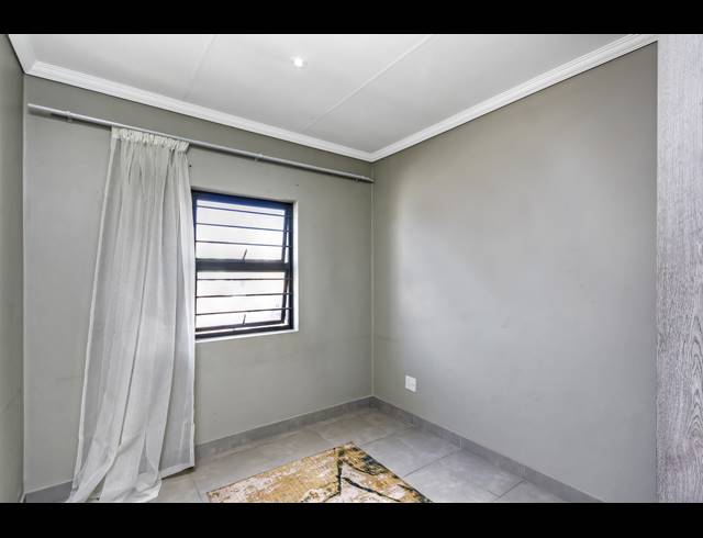 3 BEDROOM HOUSE FOR SALE IN COSMO CITY